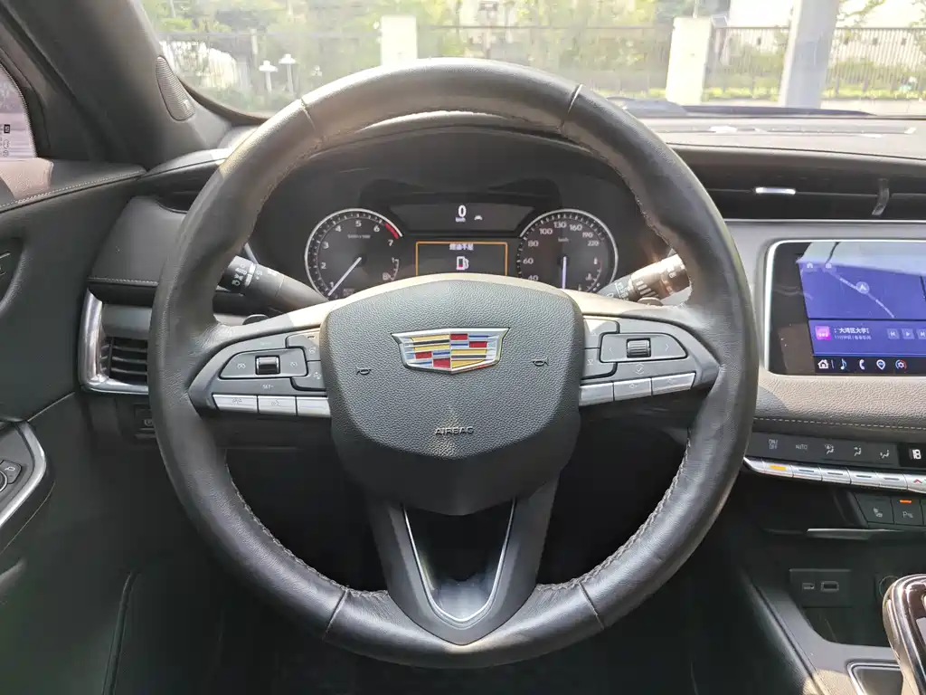 Cadillac XT4 2023 — фото 16