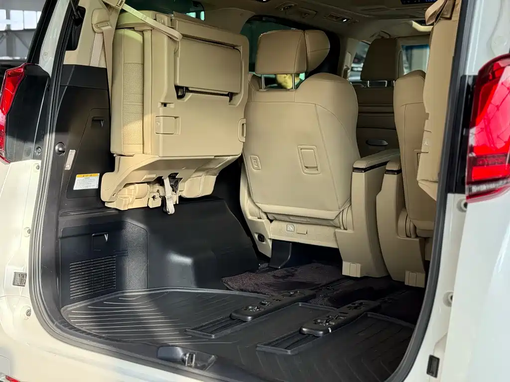 Toyota Alphard 2021 — фото 25