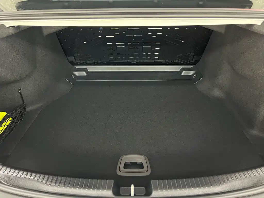 Mercedes-Benz C-Class 2025 — фото 24