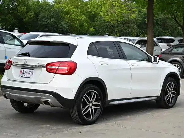 Mercedes-Benz GLA 2015
