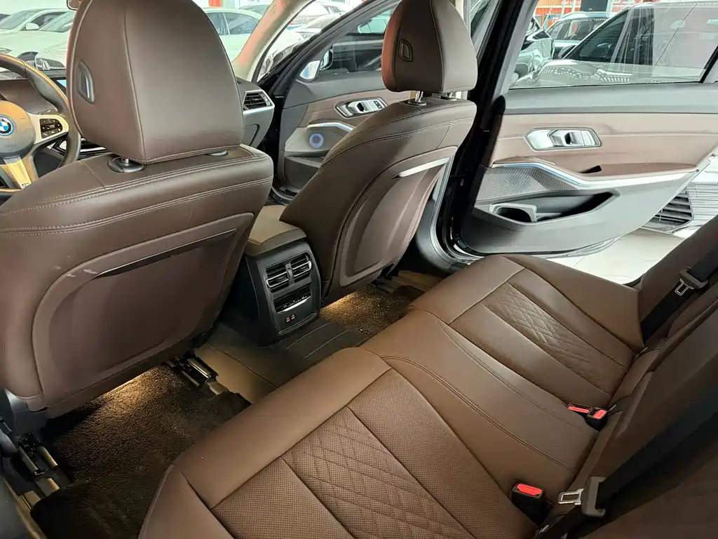 BMW i3 2024