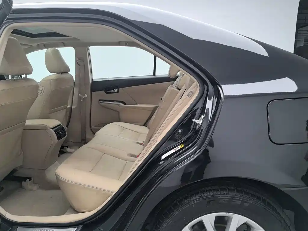 Toyota Camry 2015 — фото 15