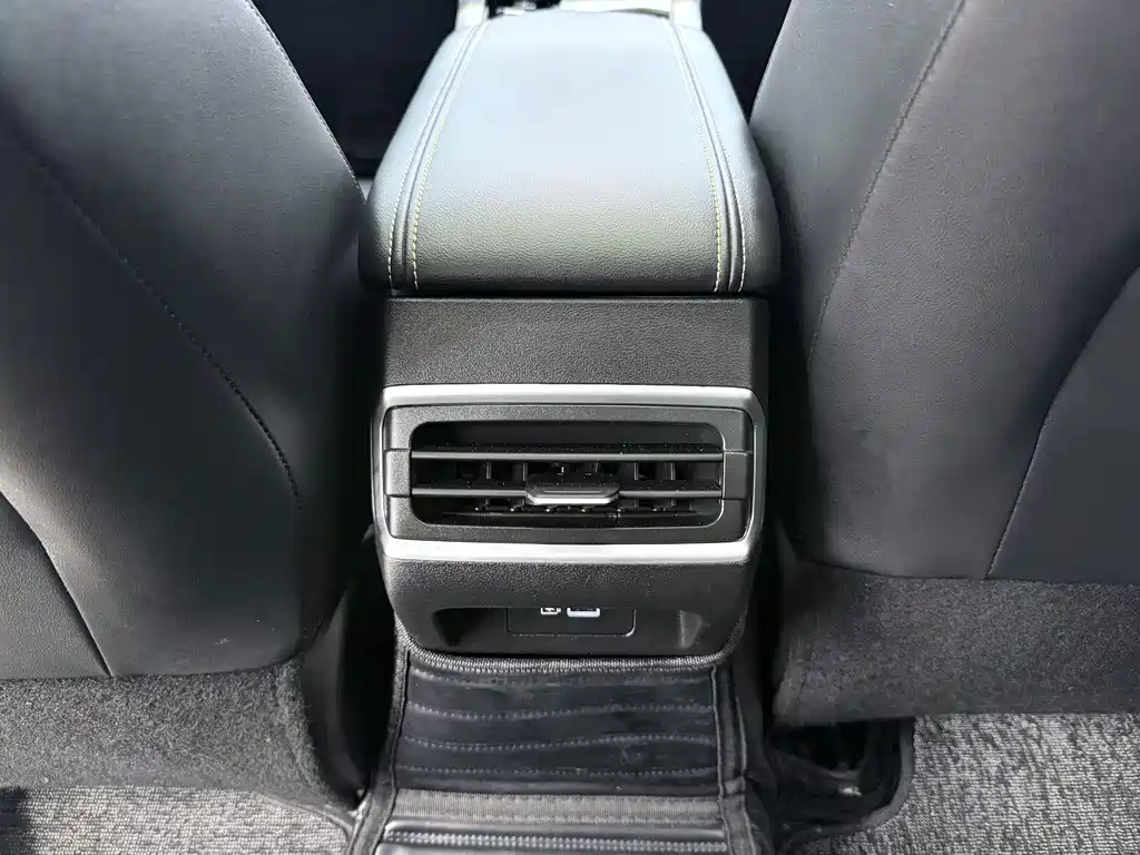 Geely Emgrand L Hip 2025 — фото 11
