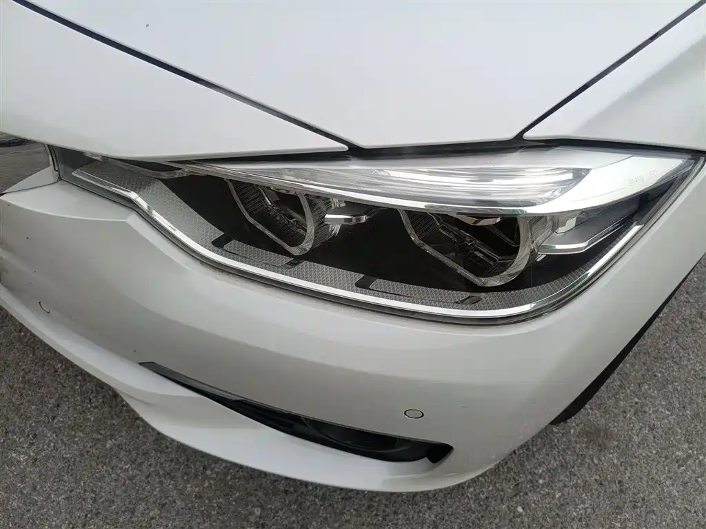 BMW 3 Series 2017 — фото 21