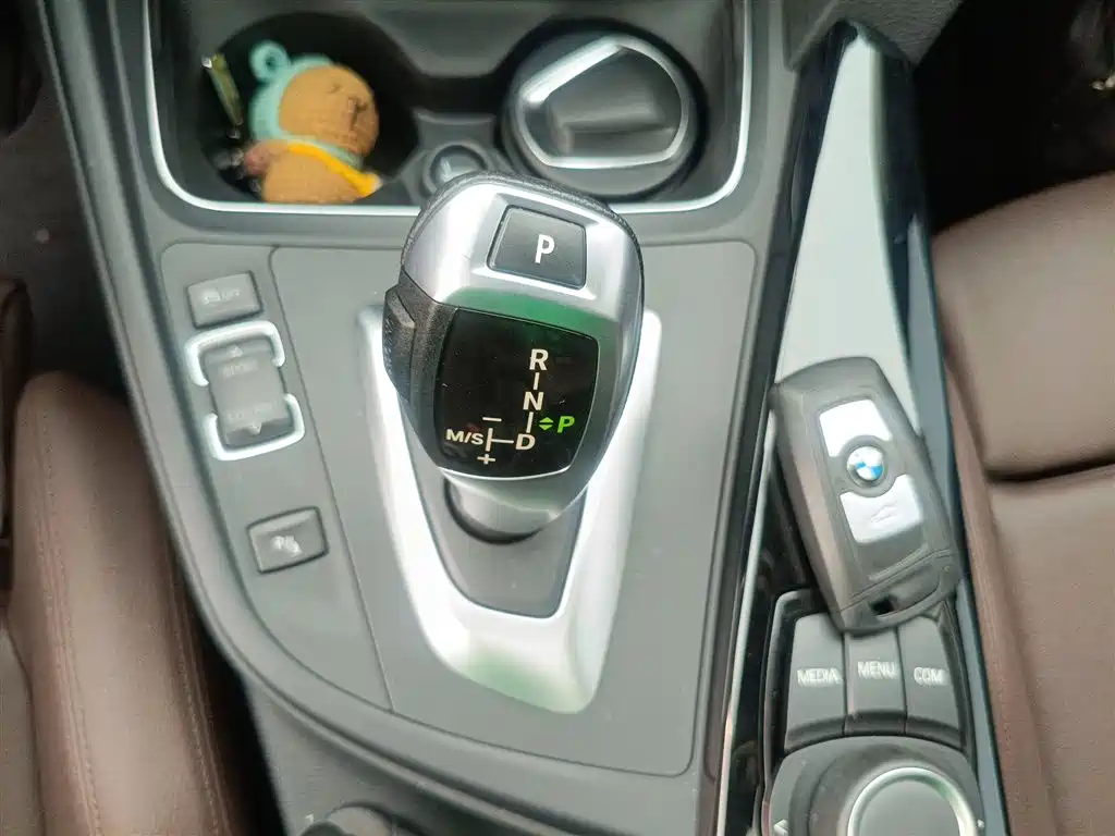 BMW 3 Series 2017 — фото 10