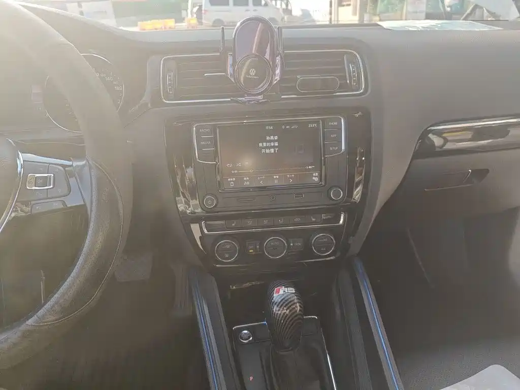 Volkswagen Sagitar 2019