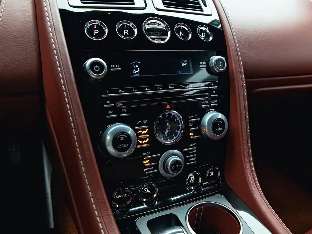 Aston Martin Rapide 2016 — фото 18