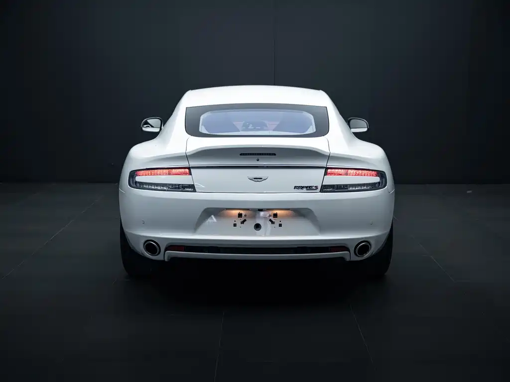 Aston Martin Rapide 2016 — фото 9
