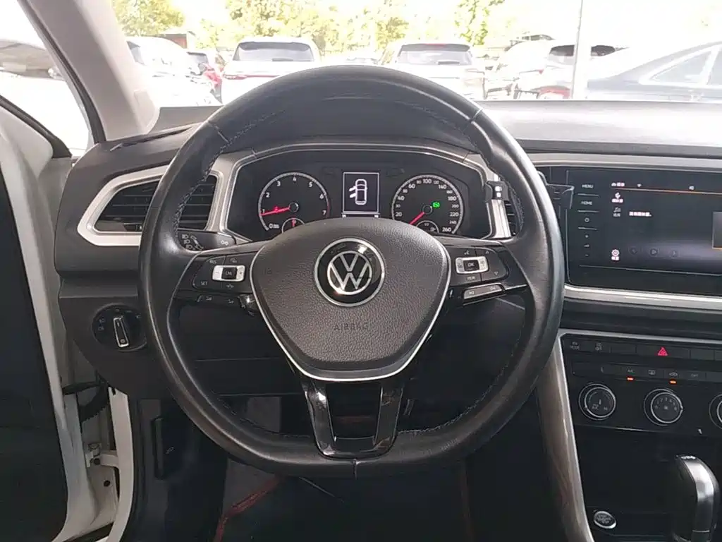 Volkswagen T-Roc 2023 — фото 11
