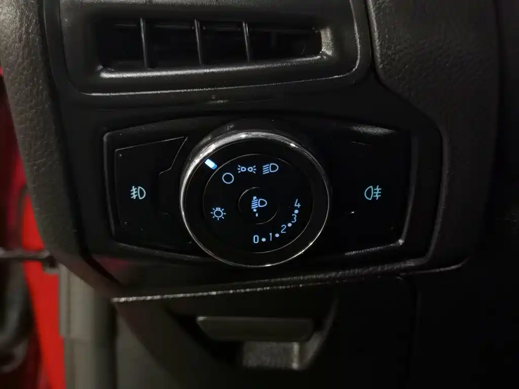 Ford Focus 2013 — фото 21