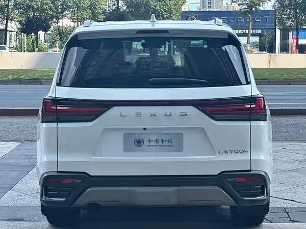 Lexus LX 2025