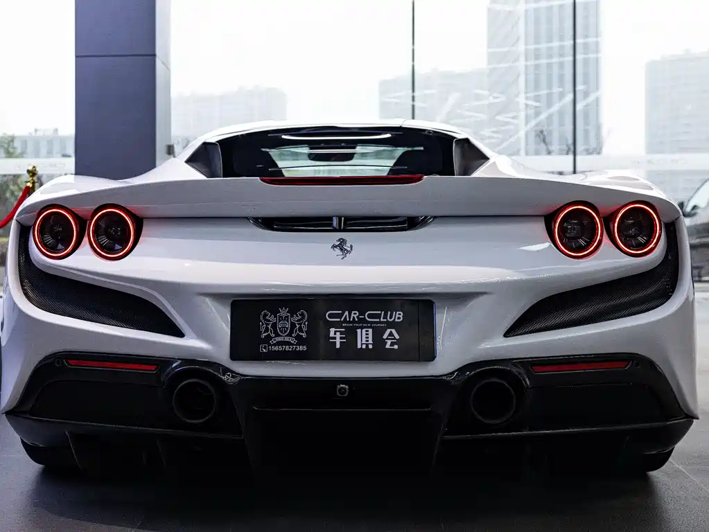 Ferrari F8 2022 — фото 17