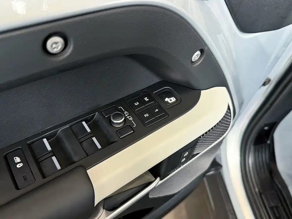 Land Rover Defender 2022 — фото 9