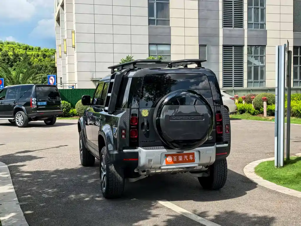 Land Rover Defender 2023 — фото 10