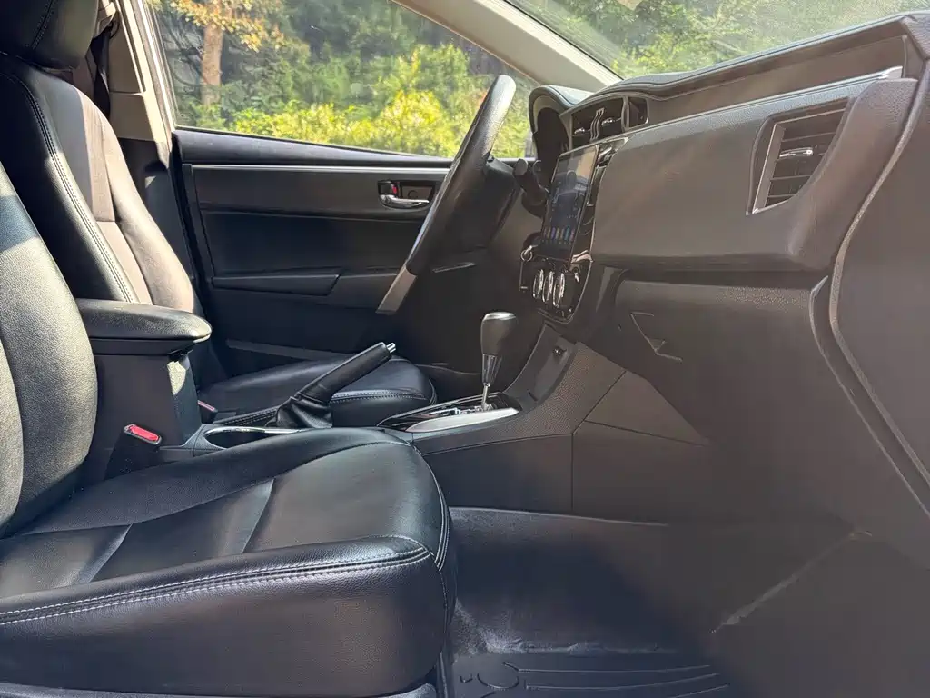 Toyota Corolla 2017 — фото 17