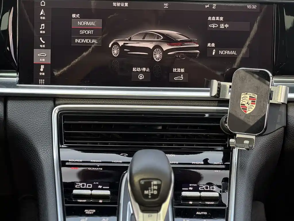 Porsche Panamera 2018 — фото 9
