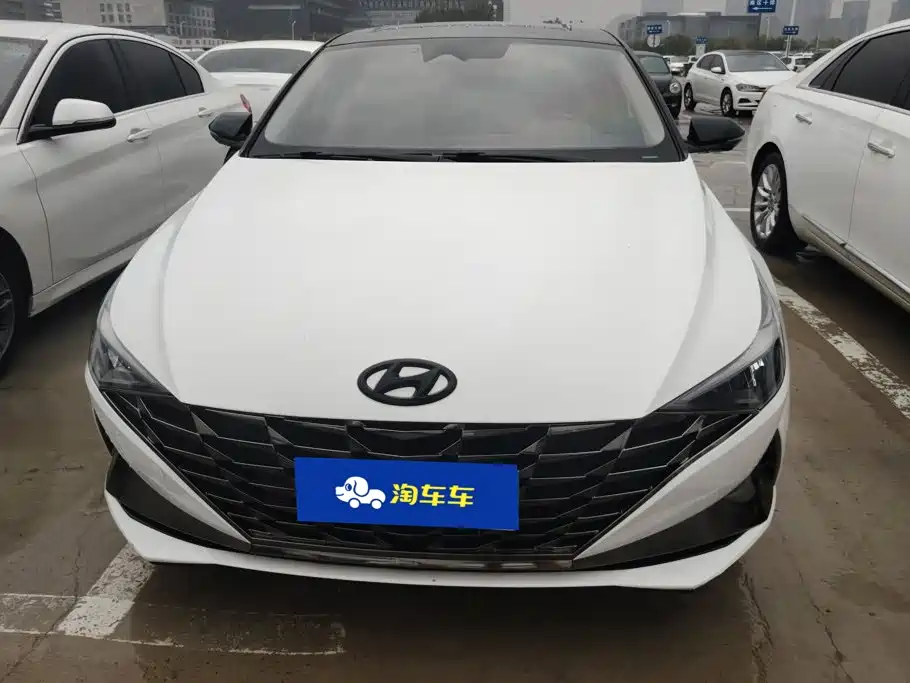 Hyundai Elantra 2022