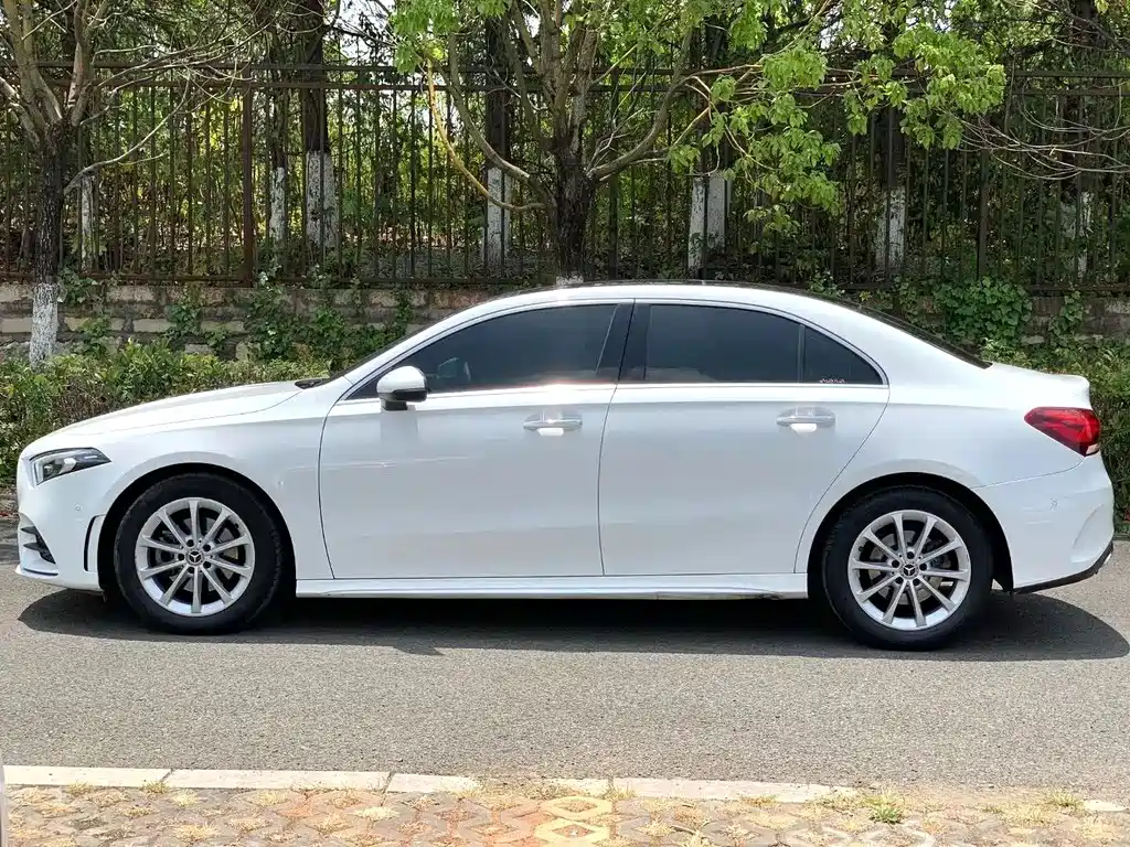 Mercedes-Benz A-Class 2022 — фото 3