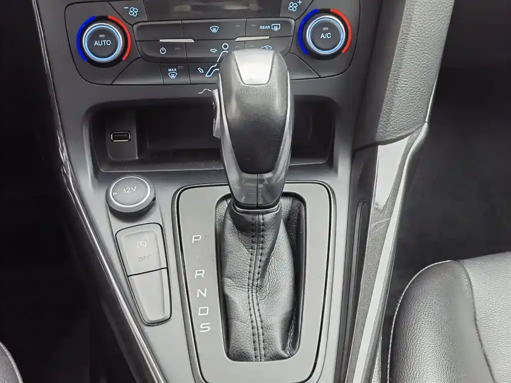 Ford Focus 2017 — фото 13