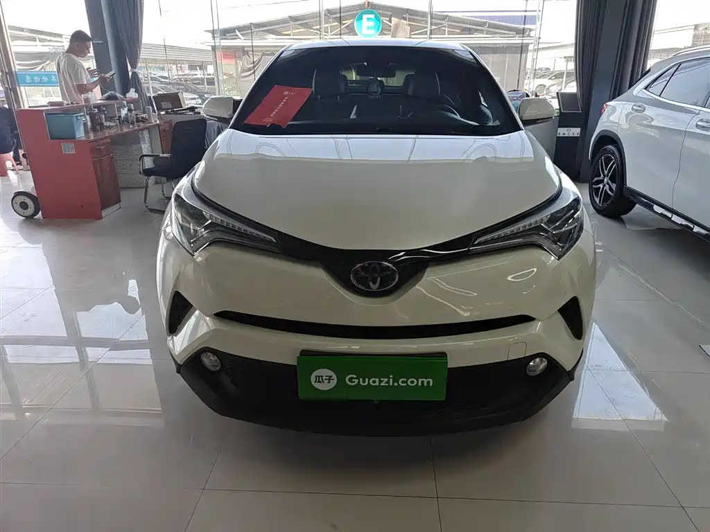 Toyota C-HR 2020 — фото 3