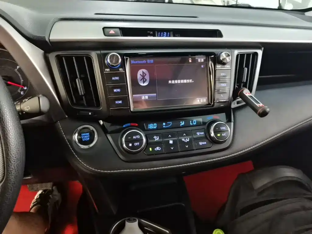 Toyota RAV4 2019 — фото 13