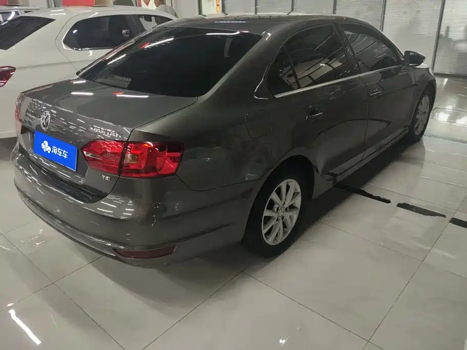Volkswagen Sagitar 2012