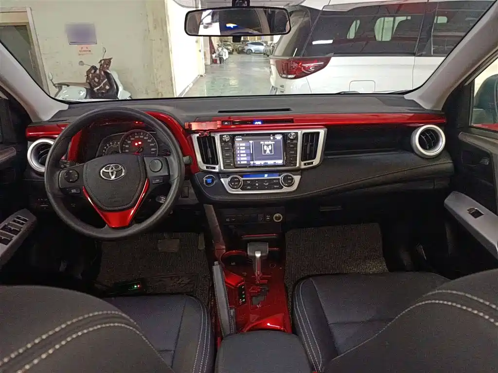 Toyota RAV4 2017 — фото 3