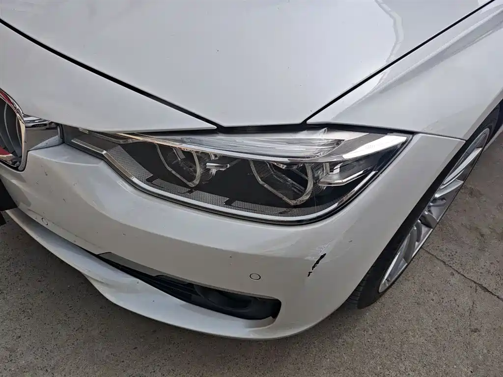 BMW 3 Series 2018 — фото 24