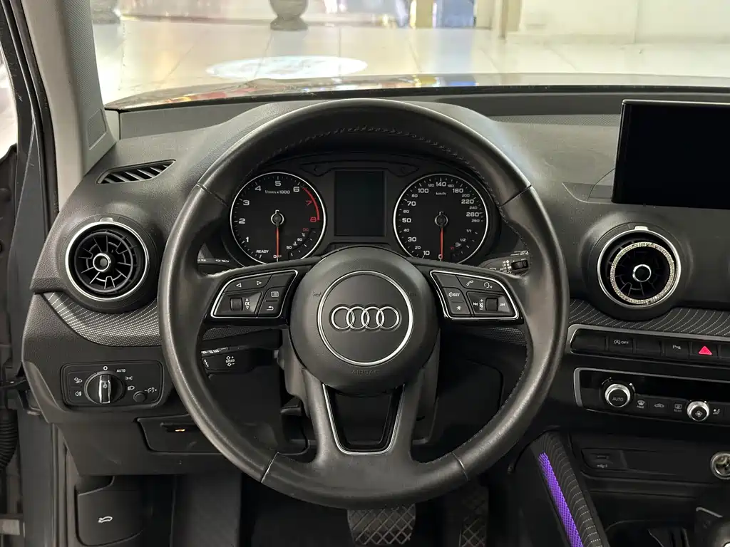 Audi Q2L 2021 — фото 16