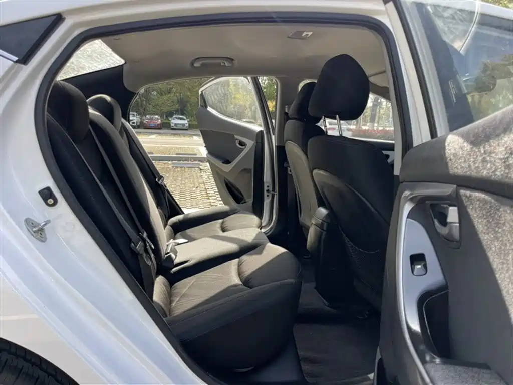 Hyundai Elantra Langdong 2018 — фото 11