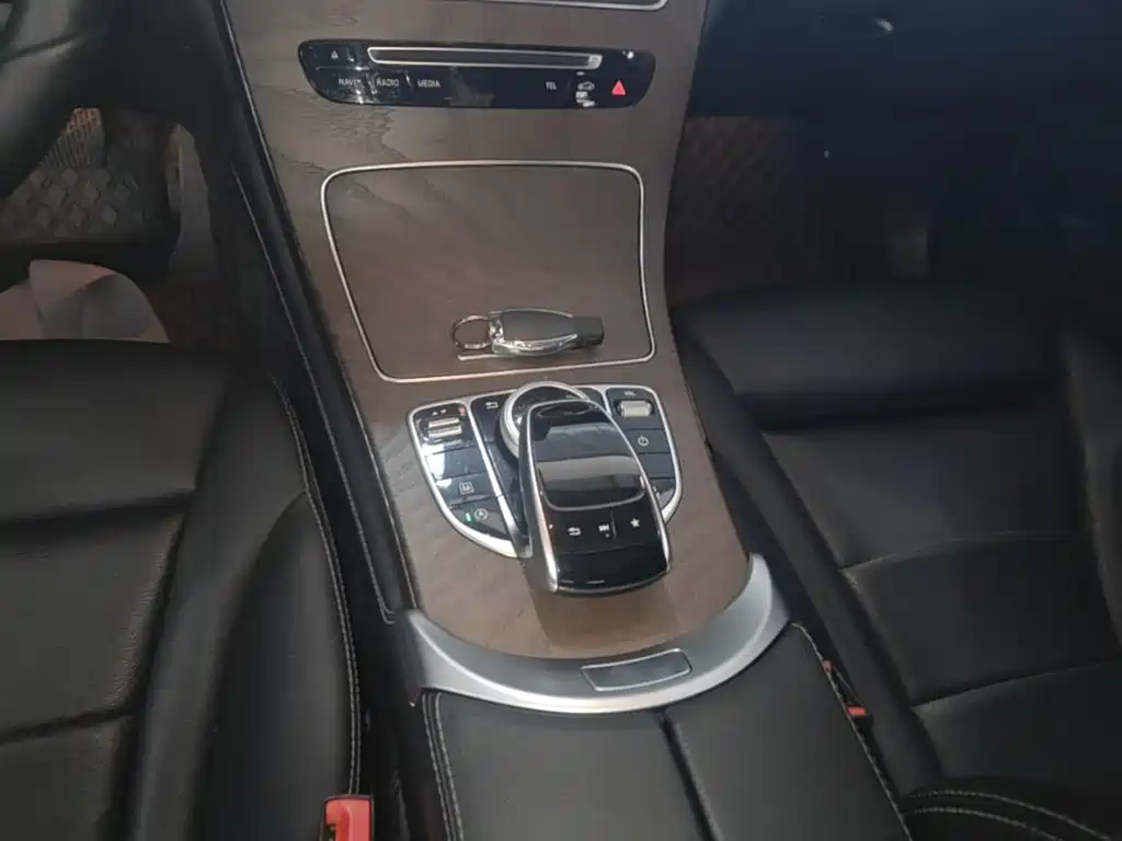 Mercedes-Benz GLC 2018 — фото 14