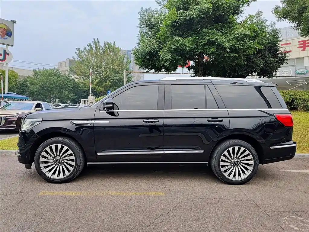 Lincoln Navigator 2022 — фото 3