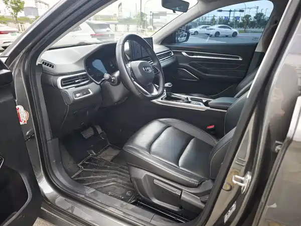 Geely Emgrand 2024