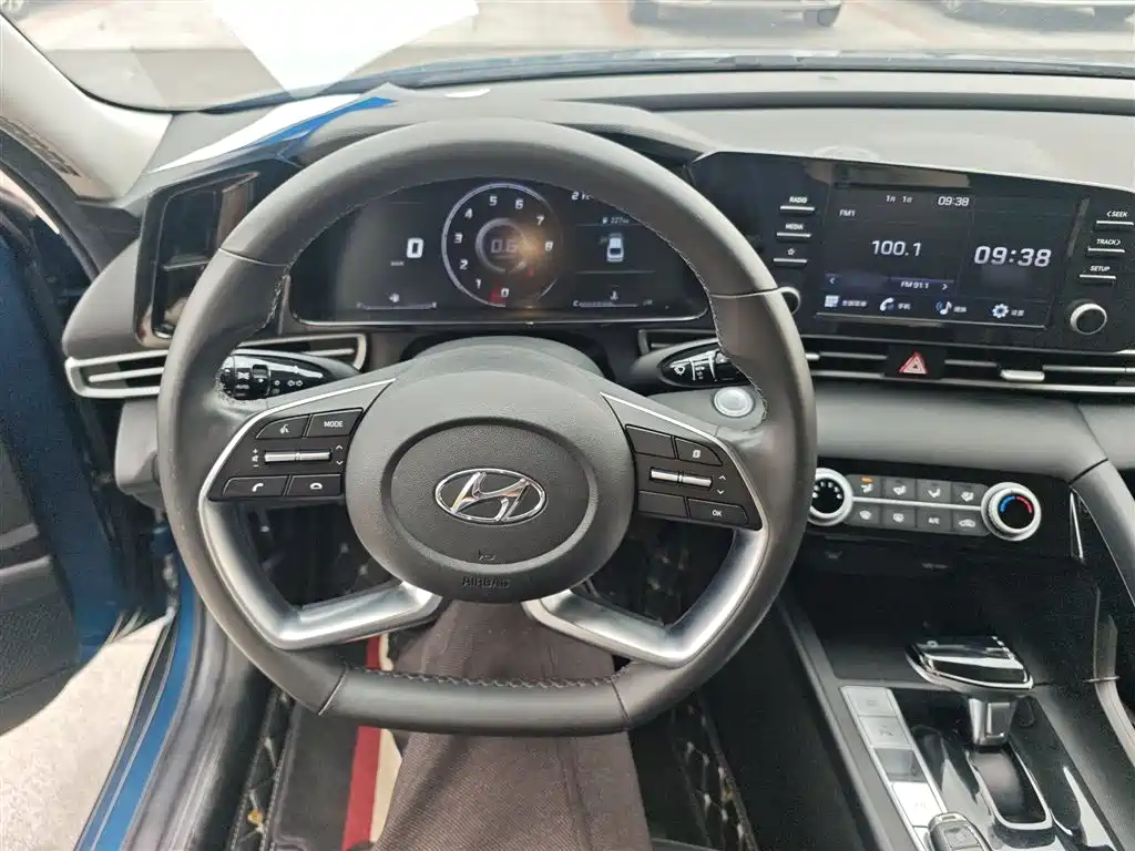 Hyundai Elantra 2021 — фото 11