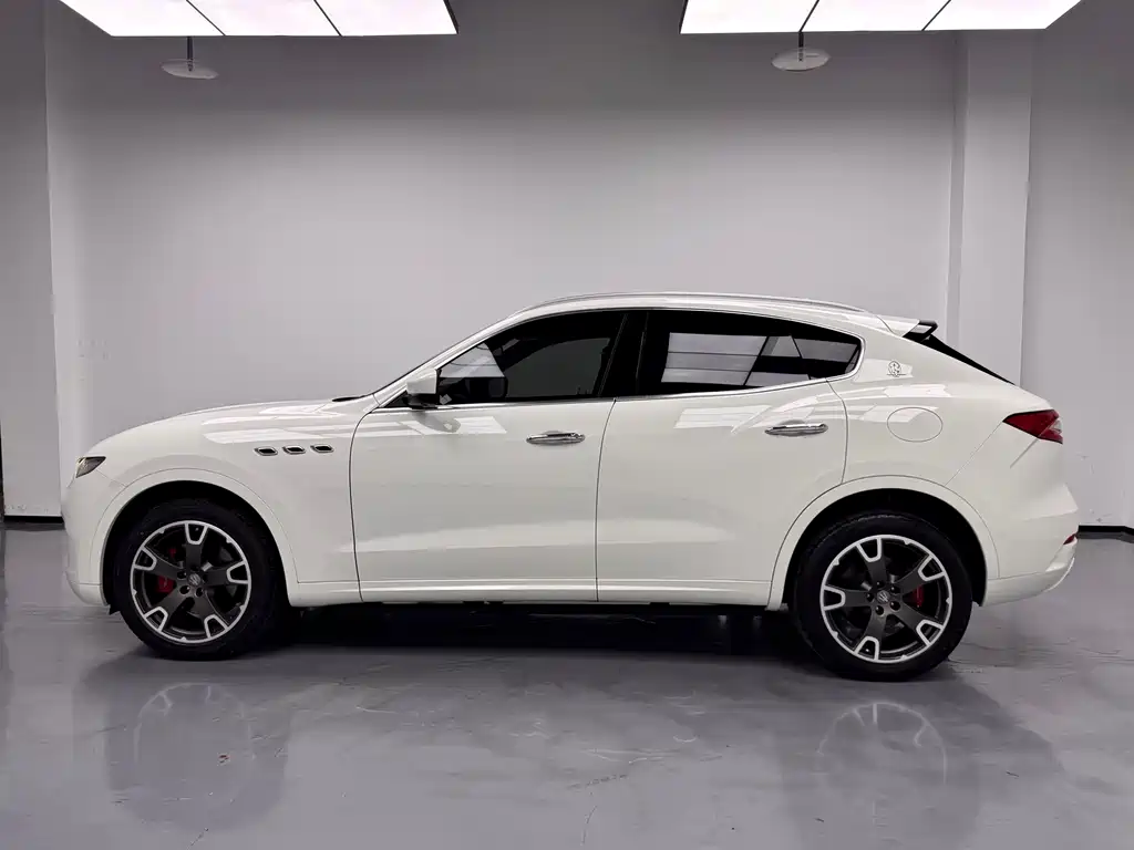 Maserati Levante 2018 — фото 25