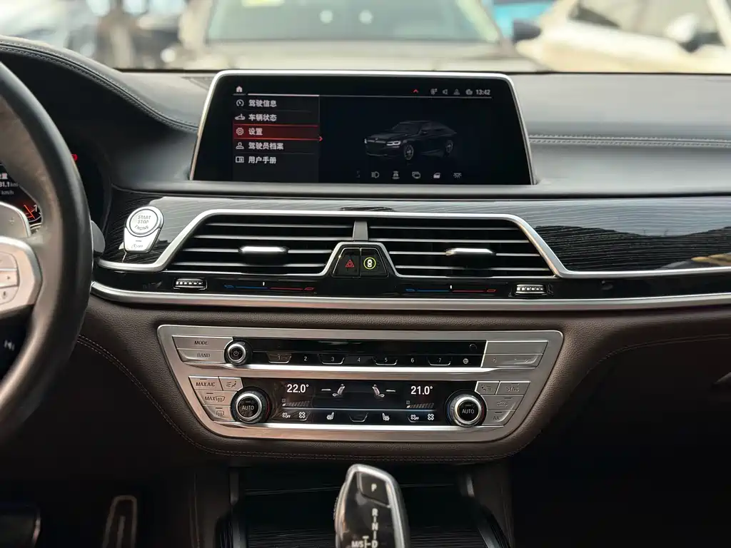 BMW 7 Series 2021 — фото 12