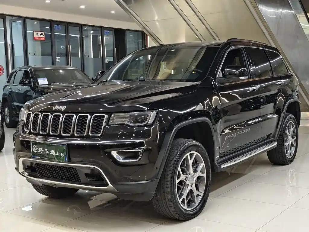 Jeep Grand Cherokee 2021 — фото 1