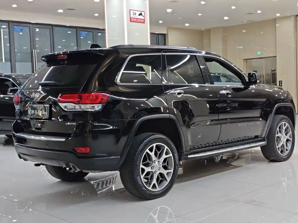 Jeep Grand Cherokee 2021 — фото 16