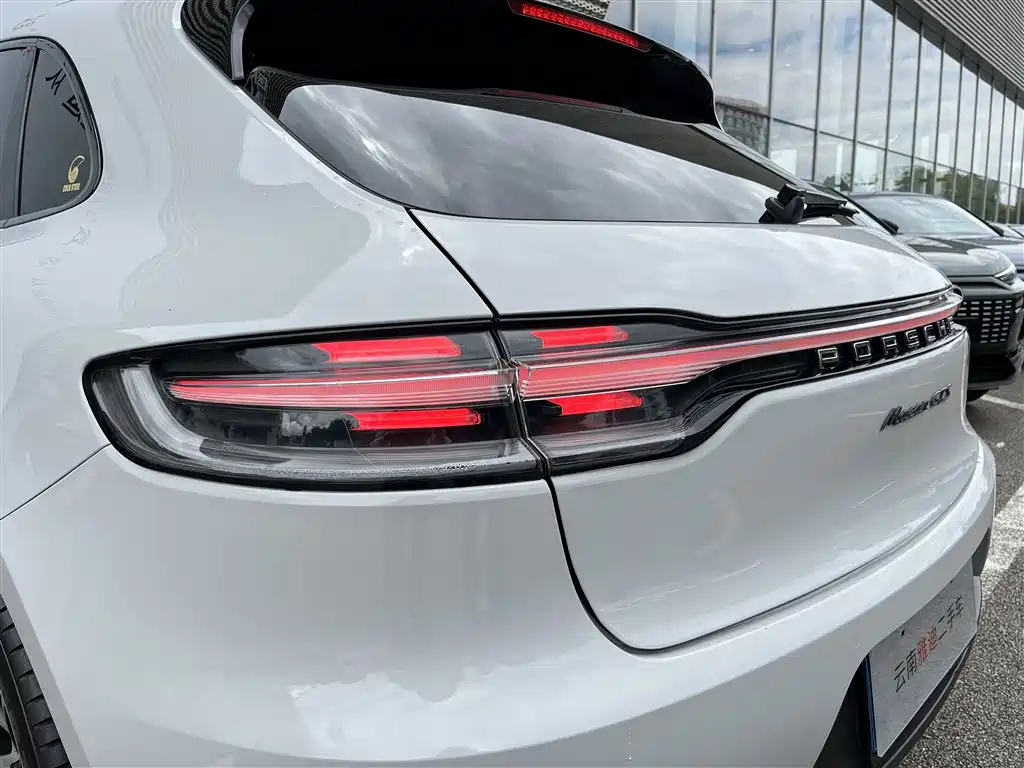 Porsche Macan 2017 — фото 28