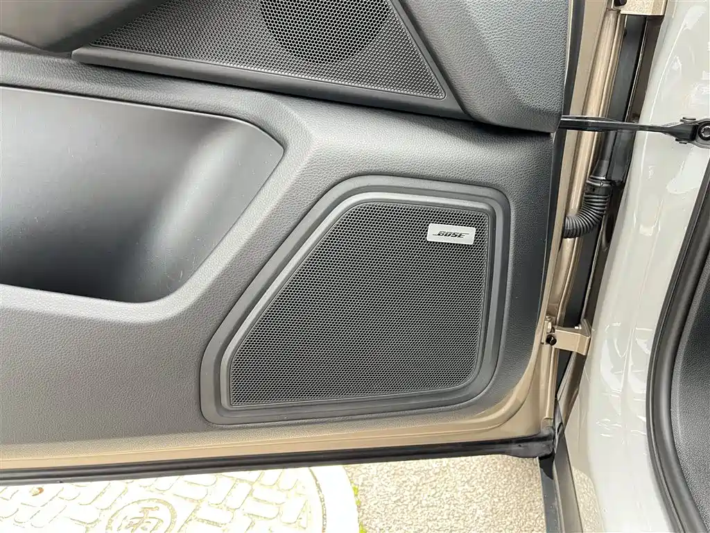 Porsche Macan 2017 — фото 15