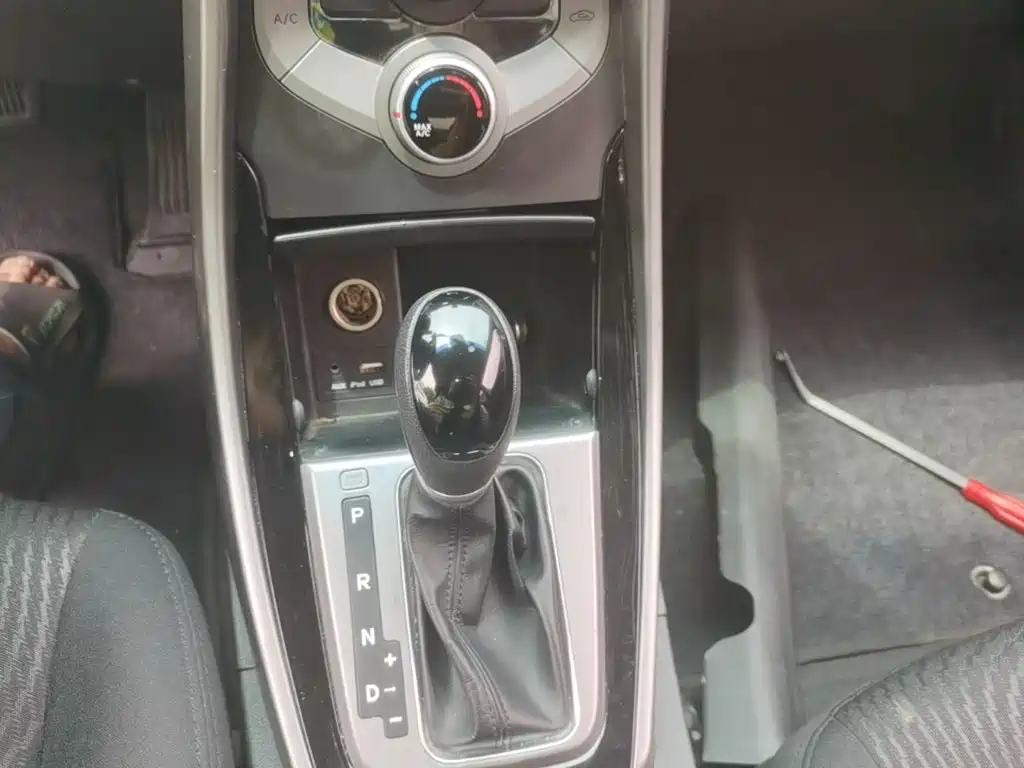 Hyundai Elantra 2016 — фото 14