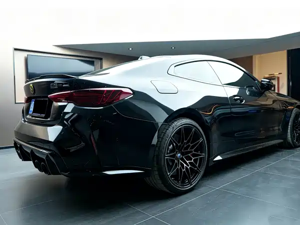 BMW M4 2025