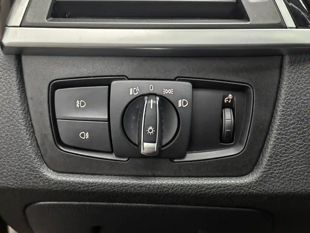 BMW 3 Series 2017 — фото 21