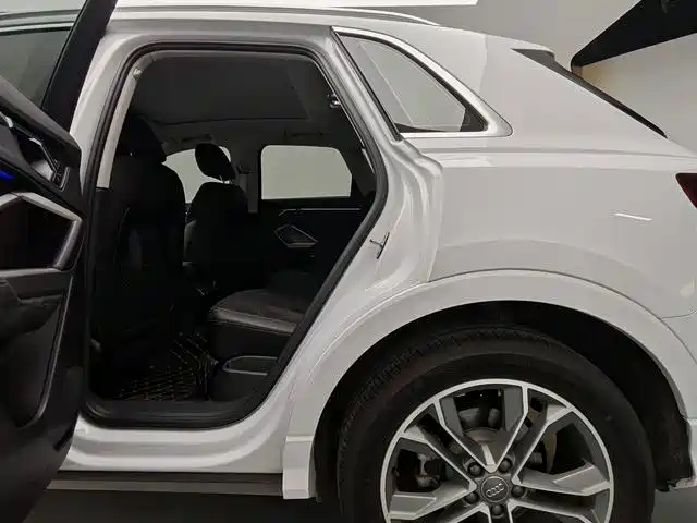 Audi Q3 2020 — фото 15