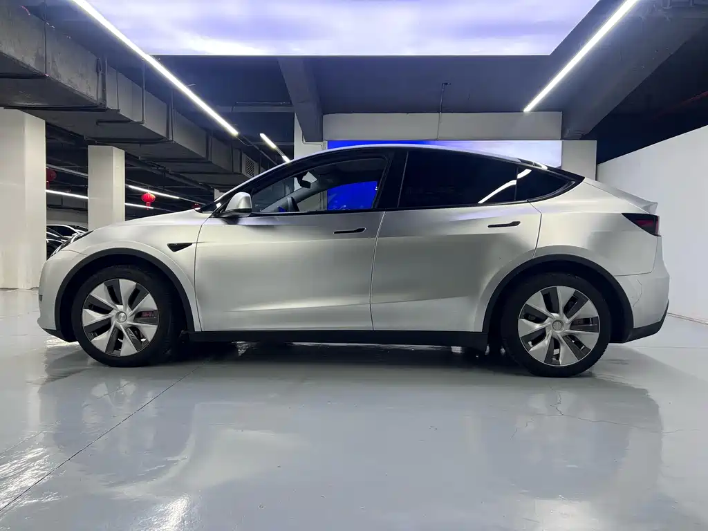 Tesla Model Y 2023 — фото 8