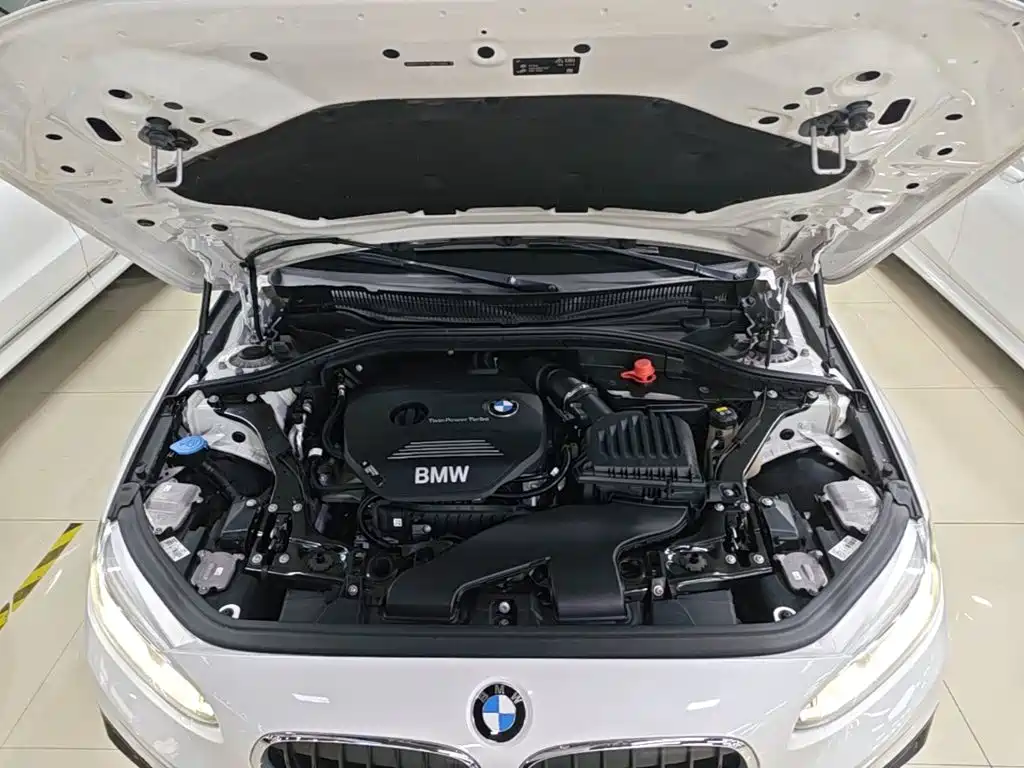 BMW 1 Series 2018 — фото 20