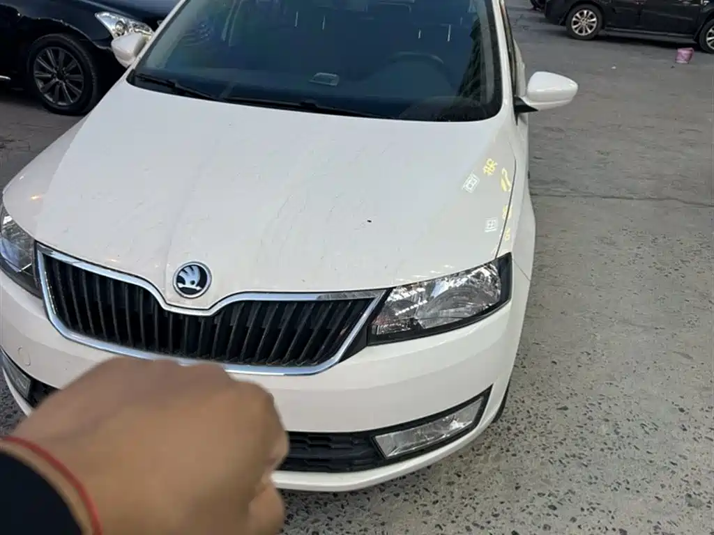 Skoda Rapid Spaceback 2015 — фото 12