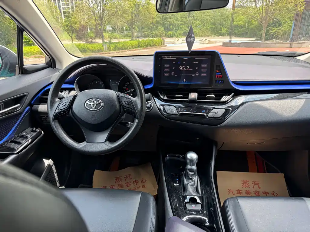Toyota C-HR 2020 — фото 6
