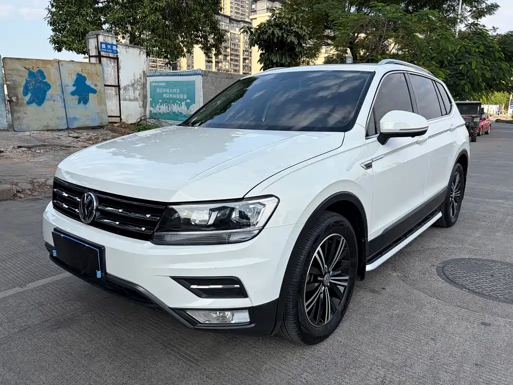 Volkswagen Tiguan L 2019 — фото 1