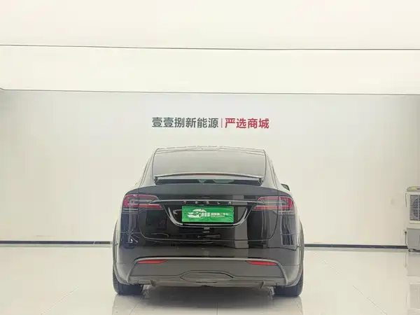 Tesla Model X 2024